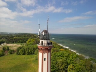 Niechorze - Polska - miasteczko nad Bałtykiem z latarnią morska i molo - zdjęcia z drona © Konrad