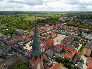 Trzebiatów - Polska - urocze miasteczko nadmorskie z Pięknym dużym kościołem - zdjęcia zrobione dronem
