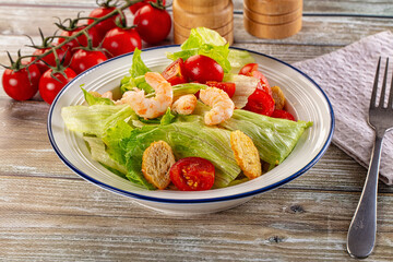 Caesar salad with prawn and romano