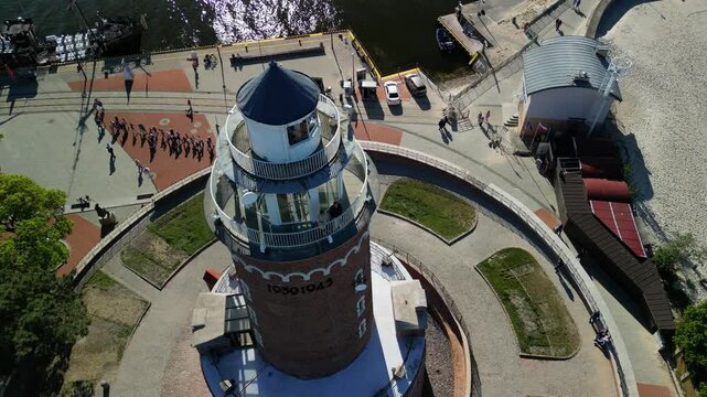 Kołobrzeg - Polska - latarnia morska, molo, plaża, port, nagrane dronem