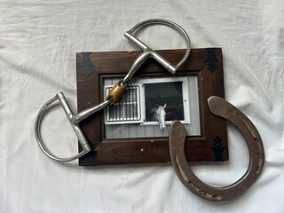 rustic photo frame with snaffle bit and horse shoes