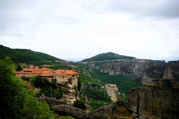 Obraz premium Great Meteoron Monastery Overlooking Roussanou Monastery in Meteora Greece