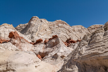 The Entrada Sandstone（Middle Jurassic） is a formation in the San Rafael Group，Mostly fine-grained sandstone. Toadstool Hoodoos Trail, Kane County, Utah geology . Weathering, erosion.