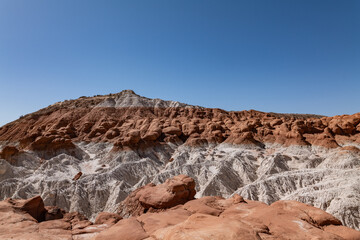 The Entrada Sandstone（Middle Jurassic） is a formation in the San Rafael Group，Mostly fine-grained sandstone. Toadstool Hoodoos Trail, Kane County, Utah geology . Weathering, erosion.