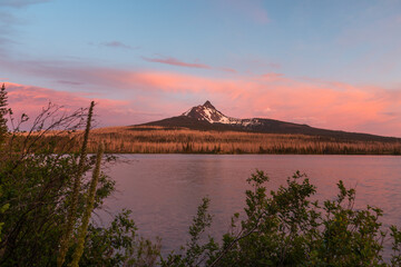 Summer sunset over Mt. Washington in beautiful Central Oregon cascades wilderness. 