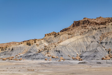 Tropic Shale；Slumps and landslides；Straight Cliffs Formation, lower unit with John Henry Member. Smokey Mountain Rd, Glen Canyon National Recreation Area, Big Water, Kane County, Utah