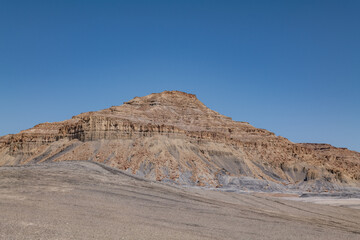Tropic Shale；Slumps and landslides；Straight Cliffs Formation, lower unit with John Henry Member. Smokey Mountain Rd, Glen Canyon National Recreation Area, Big Water, Kane County, Utah