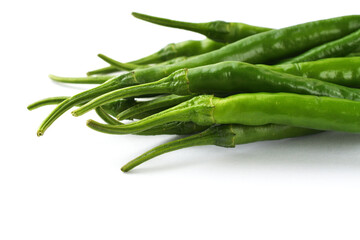 夏野菜　青唐辛子（青とうがらし, 青トウガラシ）白背景　コピースペースあり　Green chili peppers (green pepper,chile verde) white background, copy space available
