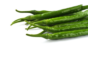 夏野菜　青唐辛子（青とうがらし, 青トウガラシ）白背景　コピースペースあり　Green chili peppers (green pepper,chile verde) white background, copy space available
