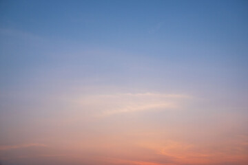 初夏の空　霞んだピンク色の夕焼け空01