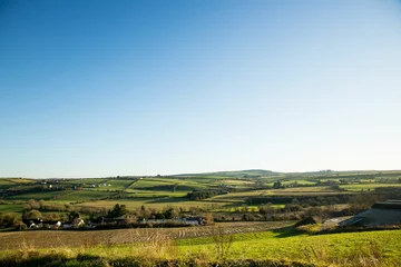 Vitrage gordijnen Scenic landscape with green hills © vectorfusionart