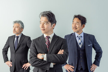 ハイクラスミドルエイジ男性ビジネスパーソンのグループ