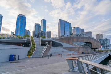 Seattle, USA, waterfront walk leading to the overlook walk, and the downtown skyline in the...