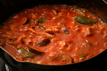 ラタトゥイユを煮込んでいる様子