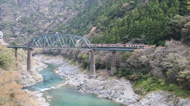祖谷渓に架かるJR四国 土讃線の第二吉野川橋梁