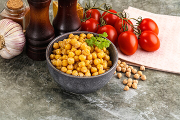 Canned chickpea in the bowl