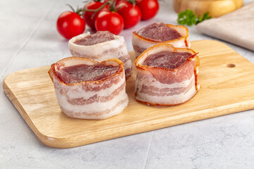 Raw pork tenferloin with bacon