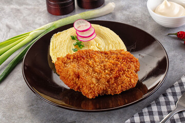 Chicken schnitzel with mashed potatoes