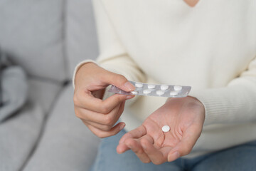 holding medicine and take medicine, pain, cure disease, sterilize, take vitamin, sedative, health...