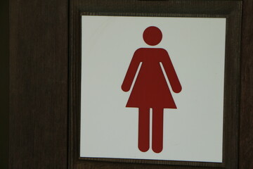 トイレの標識に書き込む人のシルエット