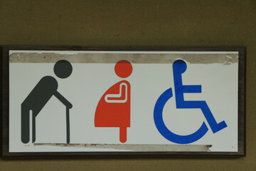 トイレの標識に書き込む人のシルエット