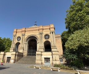 Eglise Saint-Aubin à Toulouse (France). sans clocher, plusieurs styles la caractérisent : néo-classicisme, néo-roman, néo-byzantin