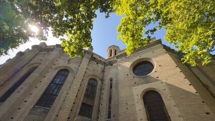 Eglise Saint-Aubin à Toulouse (France). sans clocher, plusieurs styles la caractérisent : néo-classicisme, néo-roman, néo-byzantin