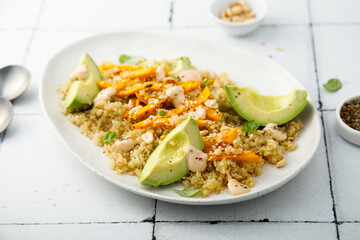 Warm salad with roasted carrot and avocado