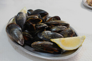 Delicious Galician steamed mussels with a hint of lemon