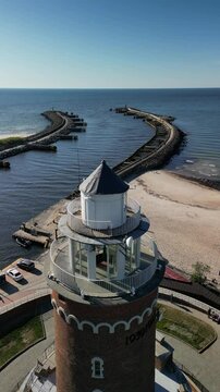 Kołobrzeg - Polska - latarnia morska, molo, plaża, port, nagrane dronem
