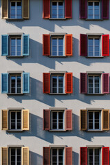Fototapeta premium Symmetrical Apartment Building Facade with Alternating Colors