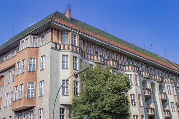 berlin, deutschland - saniertes wohnhaus in prenzlauer berg