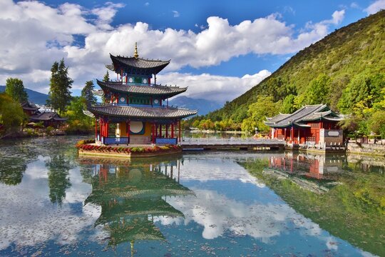 麗江の名所　玉泉公園（黒龍澤）