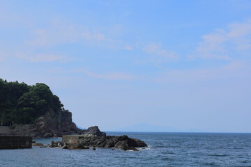 福井県しおかぜラインの岩と海