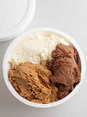 Helado en pote de telgopor plano cenital