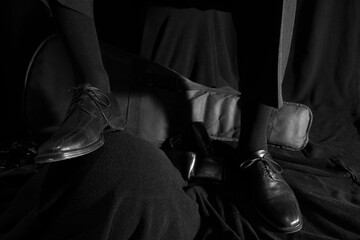 Clave baja zapatos y guitarra