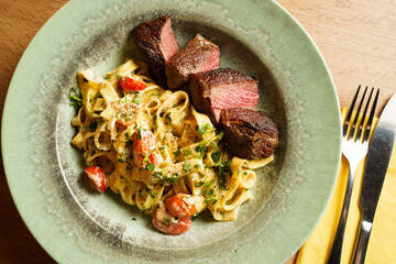 Creamy tagliatelle with grilled steak and cherry tomatoes