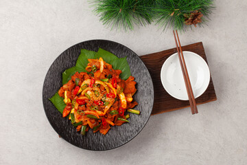   A dish made by stir-frying pork with various seasonings, then stir-frying it again with chives,...