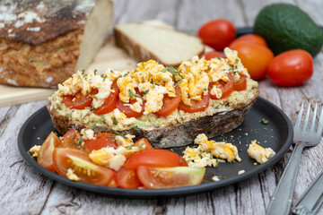 Rustic bread topped with guacamole and tomatoes