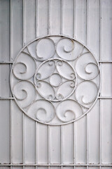 White Painted Ornamental Wrought Iron Pattern in Steel Fence 