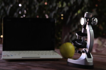 Focus on a microscope standing on a table.