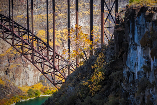 Perrine Bridge spanning Snake River Canyon with autumn foliage in Twin Falls, Idaho