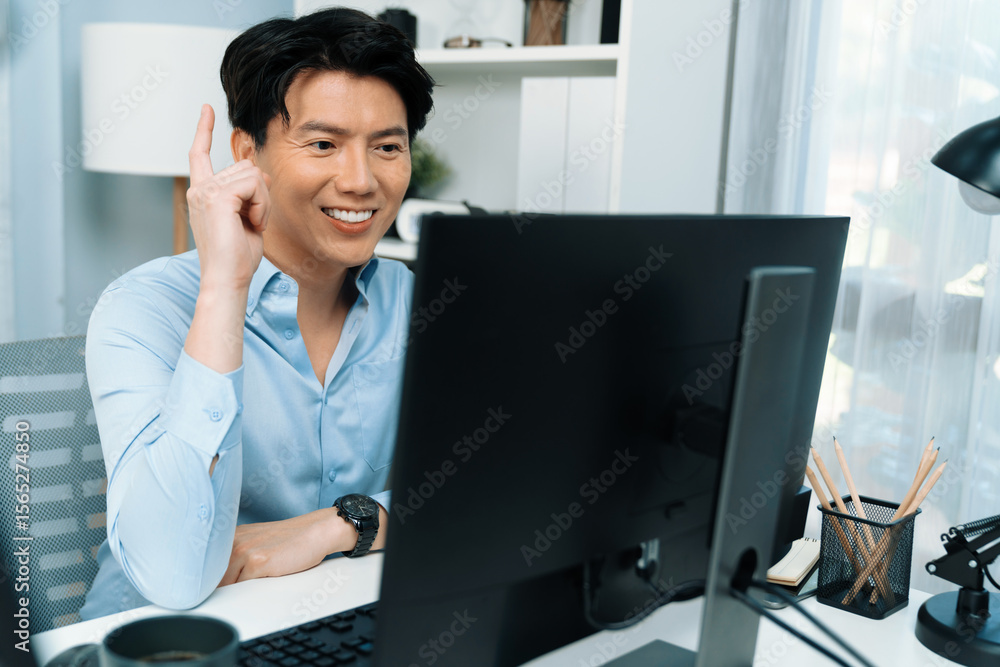 Aufkleber portrait successful smart businessman working computer with successful business in database marketin