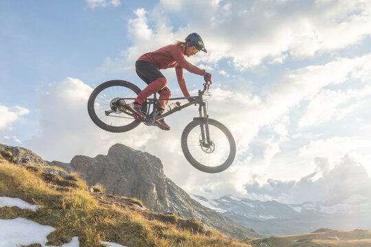 Thrilling mountain biking adventure in the Alps