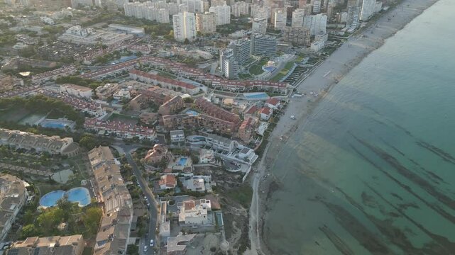 Panor&aacute;mica cenital de la Playa de San Juan en Alicante, Espa&ntilde;a
