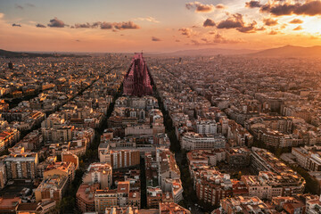  Barcelona Eixample District: Dense Urban Grid with Sagrada Familia.

An aerial view showcasing...
