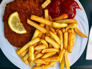 Wiener schnitzel with French fries and ketchup