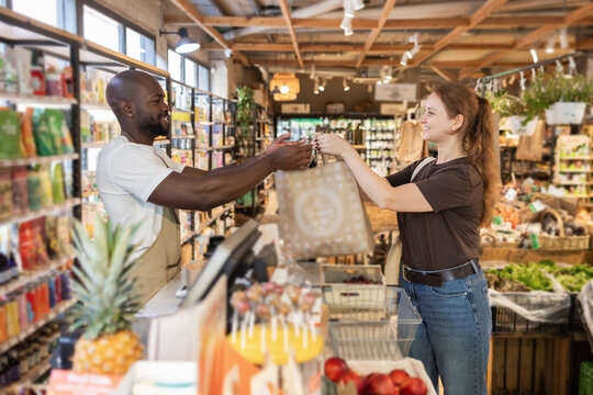 Eco-friendly shopping experience at a local market