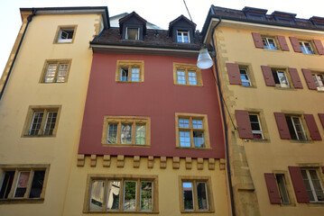 Façades colorées à Neuchâtel. Suisse
