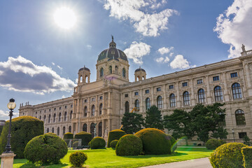 Obraz premium Natural History Museum building with garden view in Vienna, Austria